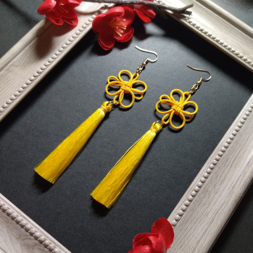 吉祥結びとタッセルのピアス(イヤリング)（黄色）【チャイナ【中華