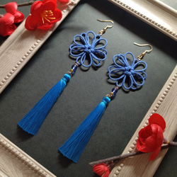 八重菊結びとタッセルのピアス(イヤリング)（薄青）【チャイナ【中華