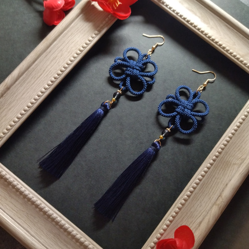 取引中　2way*ハートとブルーのタッセルのピアス/イヤリング 太】吉祥結びとタッセルのピアス(イヤリング)（紺）【チャイナ【中華