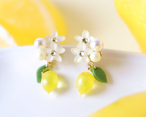 小粒なピアス　小花柄と葉っぱとレモン　小さい　小ぶりピアス　イヤリング 楽天市場】小花 スリーフラワー ピアス イヤリング fiorello