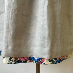 リネン リバーシブル 裾の花柄がかわいい大人カジュアルスカート ミモレ丈 フリーサイズ ベージュ 6枚目の画像