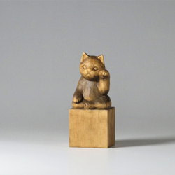 木彫り　左手で招き猫　蜜蝋仕上げ　猫仏2002 3枚目の画像