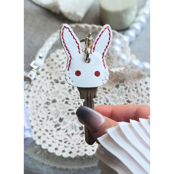 【うさぎ】キーカバー＆革ロープ＆ナスカン付【5色選択・還暦祝】バックチャーム ※袋ラッピング無料 6枚目の画像