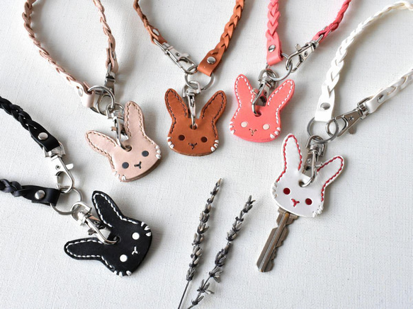 【うさぎ】キーカバー＆革ロープ＆ナスカン付【5色選択・還暦祝】バックチャーム ※袋ラッピング無料 8枚目の画像