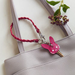 【うさぎ】キーカバー＆革ロープ＆ナスカン付【5色選択・還暦祝】バックチャーム ※袋ラッピング無料 2枚目の画像