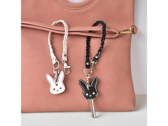 【うさぎ】キーカバー＆革ロープ＆ナスカン付【5色選択・還暦祝】バックチャーム ※袋ラッピング無料 10枚目の画像