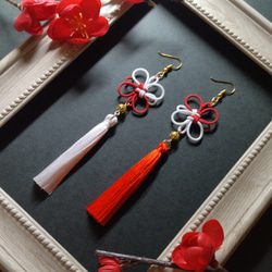 バイカラー】飾り結びとタッセルのピアス(イヤリング)（一部色