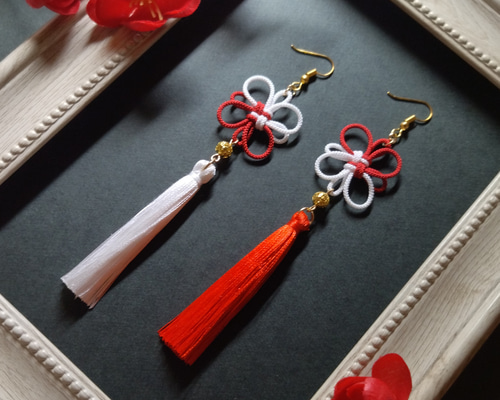 取引中　【sale】2way*エスニックカラーのタッセルのピアス/イヤリング 75c6281734768a4c1472c6e869db3a