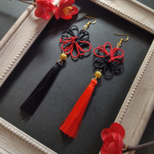 バイカラー】八重菊結びとタッセルのピアス(イヤリング)（一部色