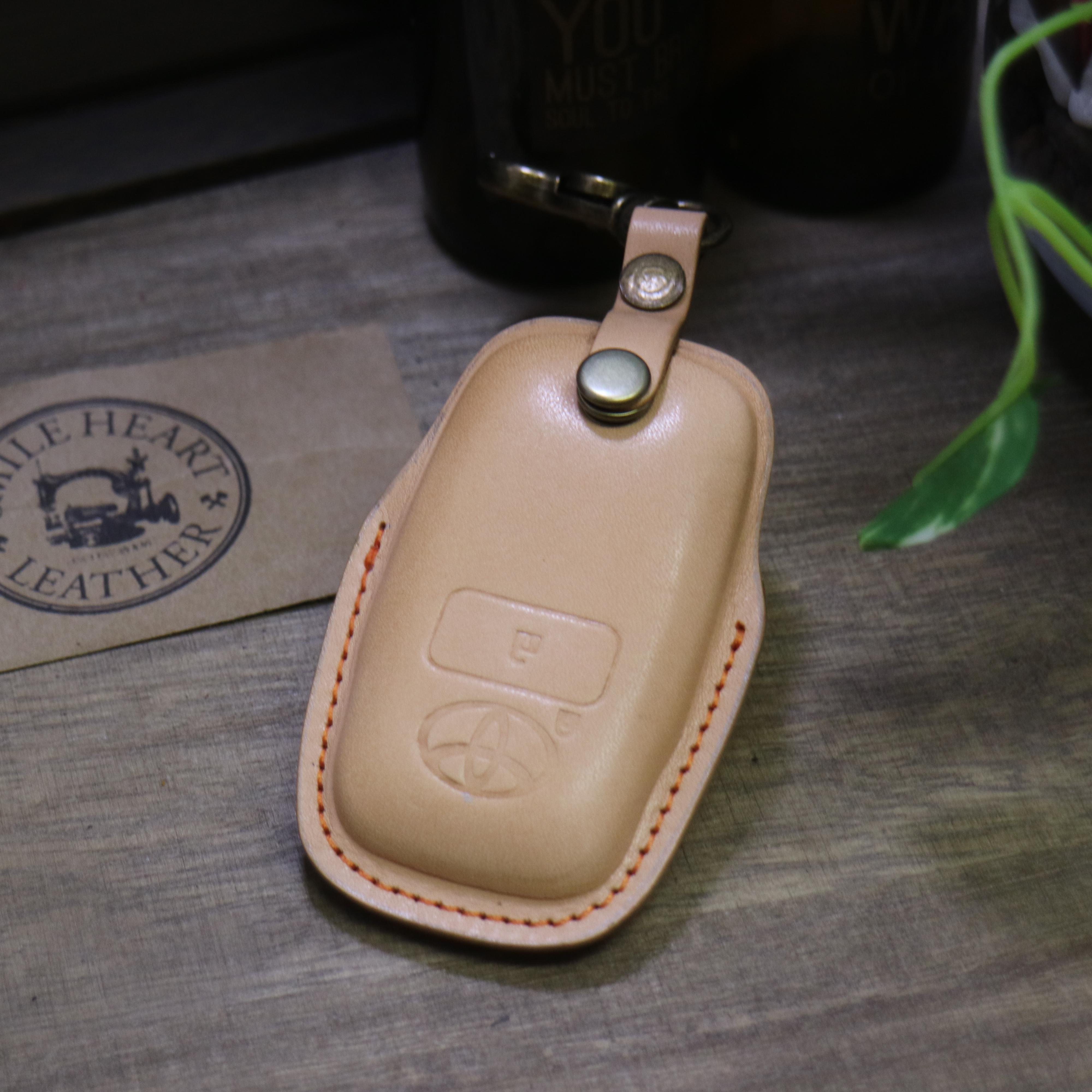 名入れ 無料 スマートキーケース　 トヨタ　本革 　ライズ　型押しボタンデザインタイプ　【レザーキースーツ】