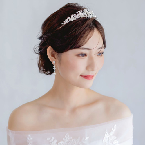 ゼクシィ掲載】ティアラ ウェディング ブライダル 低め 花嫁人気 ゼクシィ掲載】ティアラ ウェディング ブライダル 低め 花嫁人気