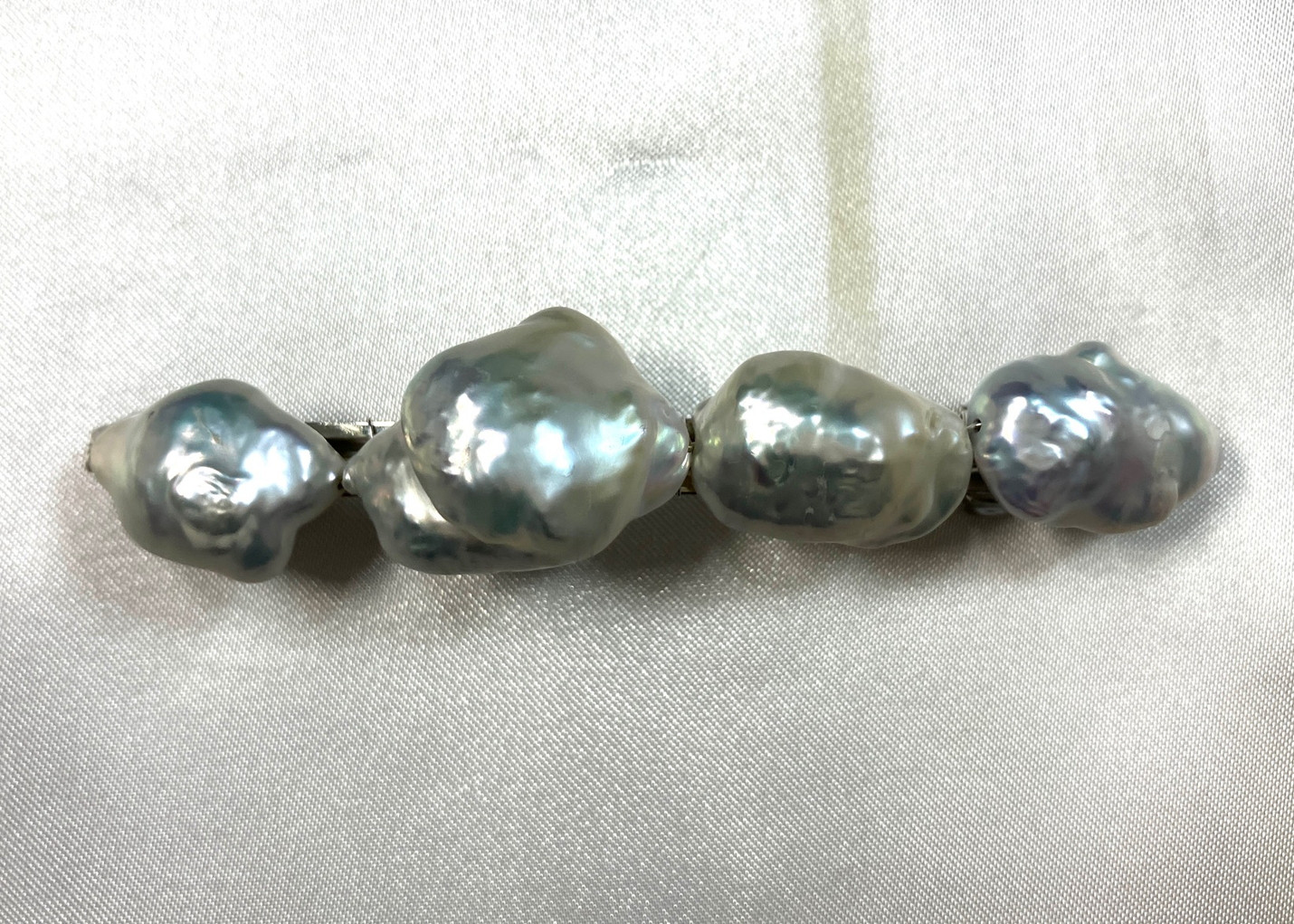 淡水バロック真珠バレッタ　　＃正装用  核無しの真珠で軽い