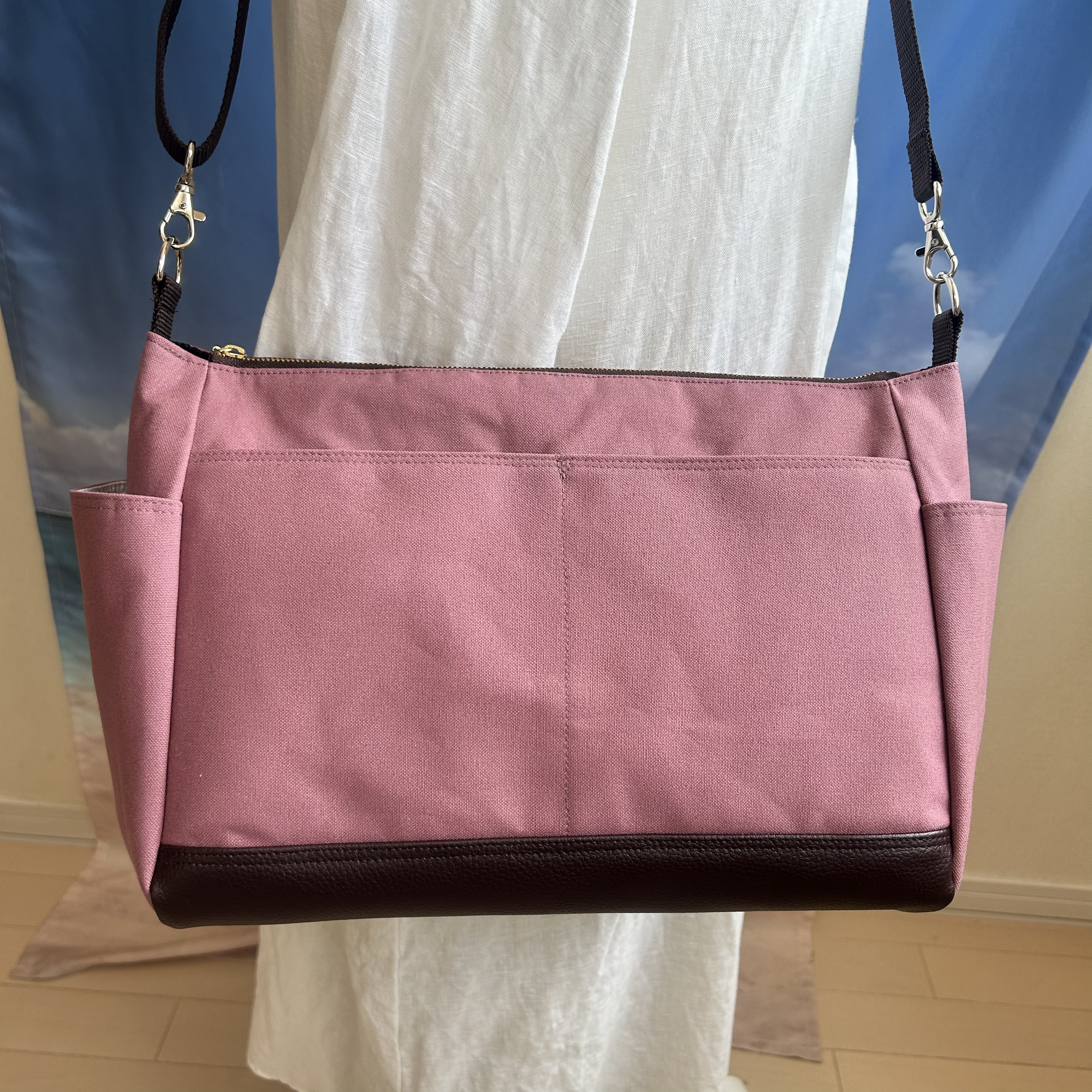 ポケット8室　2way サイドポケットが便利な　ショルダーバック　長さ調節可能　23スモークピンク 色変更可能