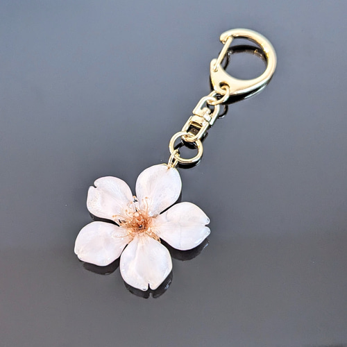 Everpink Sakura. 本物のお花 厳選花のみ使用する桜の一輪キーホルダー