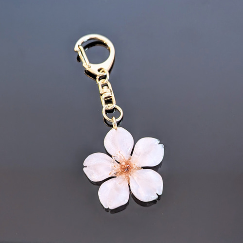 Everpink Sakura. 本物のお花 厳選花のみ使用する桜の一輪キーホルダー