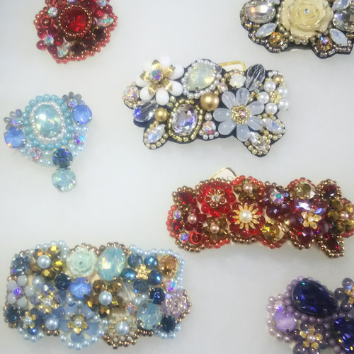 ビーズ刺繍✤きらきらブローチ✦紫 《送料無料》 ブローチ mink