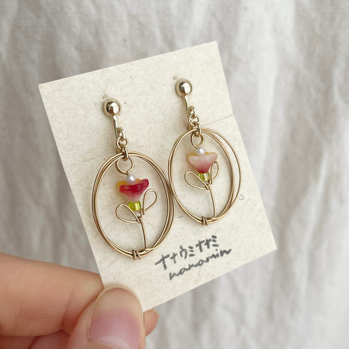 額縁とチューリップ 】 お花のワイヤーアクセサリー （ イヤリング