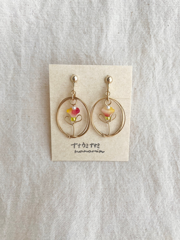 額縁とチューリップ 】 お花のワイヤーアクセサリー （ イヤリング