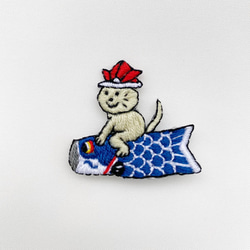 カラフル猫ちゃんと鯉のぼり・こどもの日手刺繍ブローチ 2枚目の画像