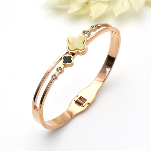 レインボーシェルクローバー2連バングル ピンクゴールド サージカル