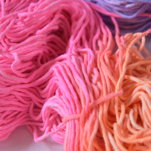 再販 手染め糸 コットン neon rainbow並太 nijiyarn 毛糸