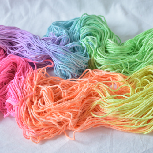 高評価！ 再販 手染め糸 コットン neon rainbow並太 nijiyarn 毛糸 編み物・毛糸