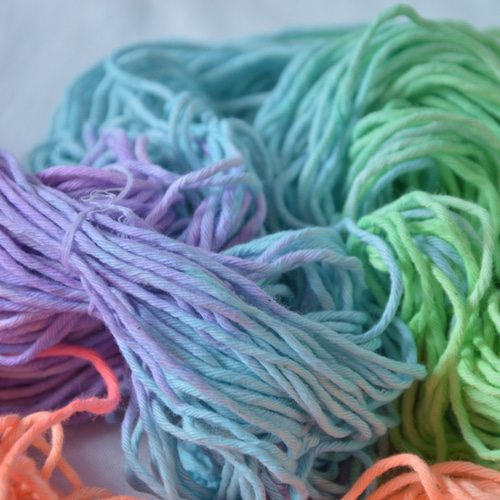 再販 手染め糸 コットン neon rainbow並太 nijiyarn 毛糸