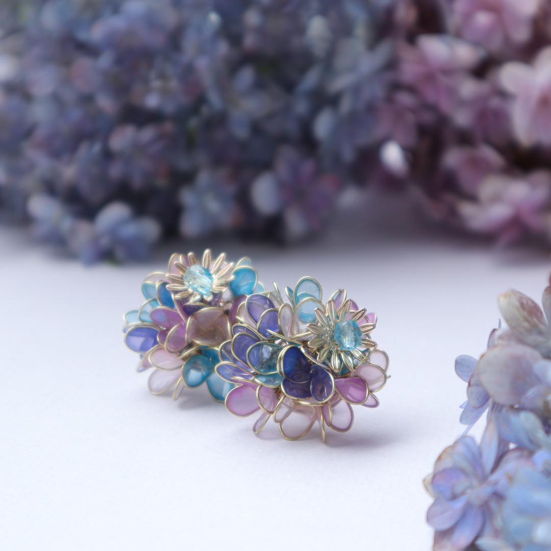 紫陽花の花耳飾り　ピンクと青