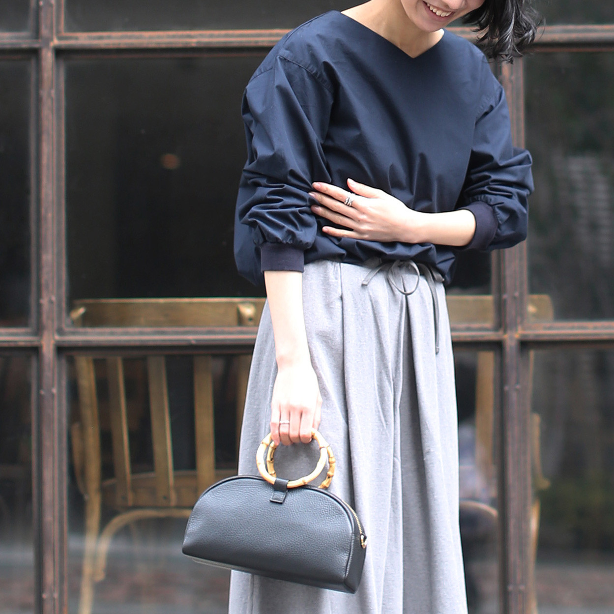 本革で軽量270ｇ小さくても大容量！！長財布が入る２ＷＡＹポシェット