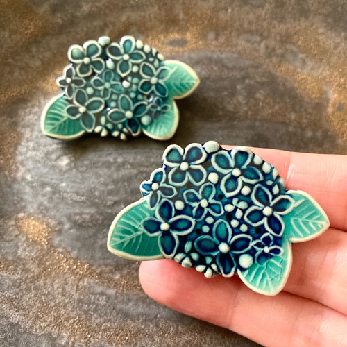 紫陽花のブローチ(陶器) ブローチ TOMI-kobo 通販 8948572 紫陽花のブローチ(陶器) ブローチ TOMI-kobo 通販 8948572