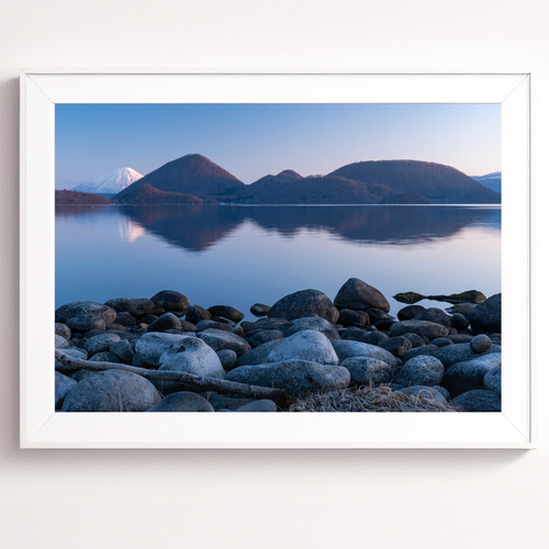 A4可能】朝の青い洞爺湖・北海道風景写真 写真・グラフィック 森星写真