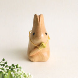 にんじんうさぎ (★台付き)  rabbit & carrot / wood animal 4枚目の画像