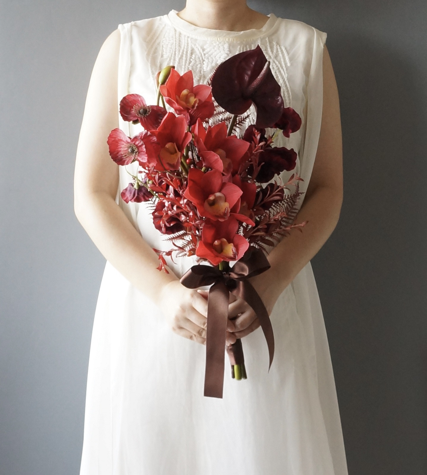 ブーケ　アーティフィシャルフラワー　赤いウェディングブーケ シンビジウムの造花