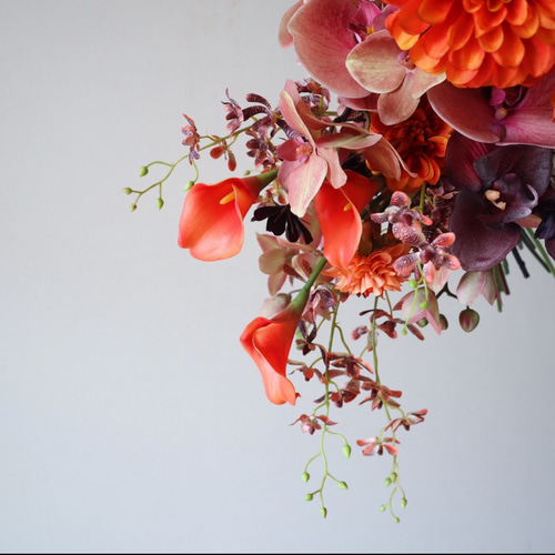 魅力引き立つテラコッタ洋マムや胡蝶蘭のトレンドブーケ♡ リリー