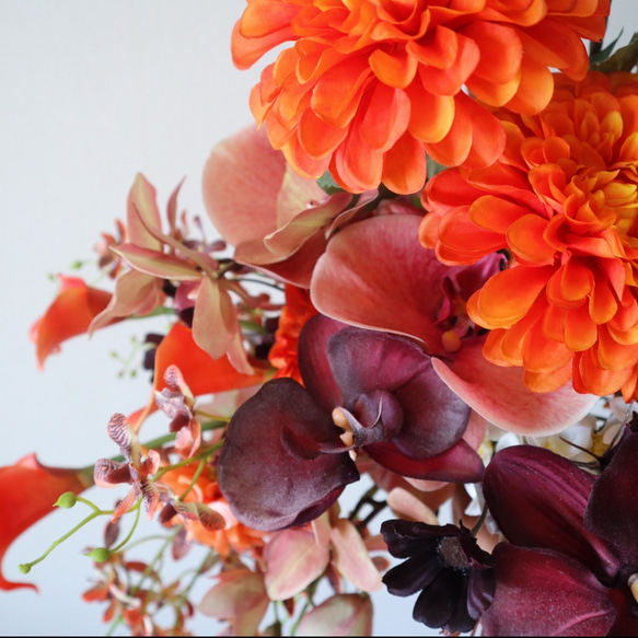 魅力引き立つテラコッタ洋マムや胡蝶蘭のトレンドブーケ♡ リリー ウェディングブーケ アーティフィシャルフラワー 誕生日