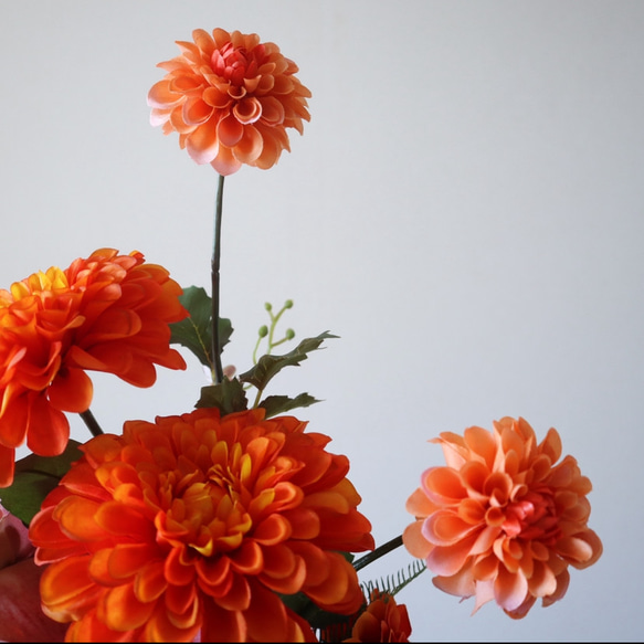 魅力引き立つテラコッタ洋マムや胡蝶蘭のトレンドブーケ♡ リリー ウェディングブーケ アーティフィシャルフラワー 誕生日