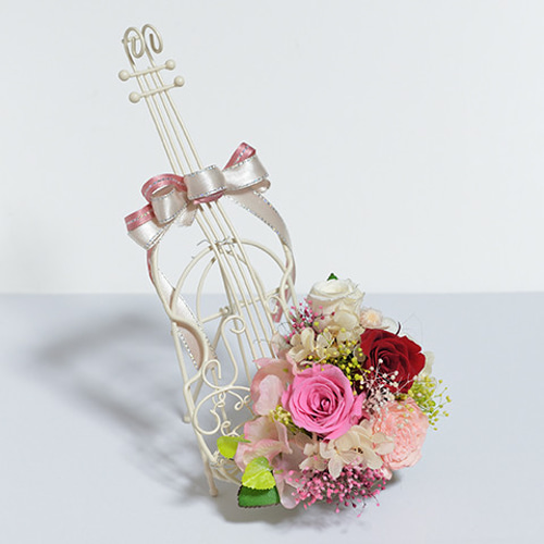 楽器と音楽のフラワーアレンジ ”弦楽器と薔薇”【プリザーブド