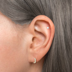 オパール ラブレット ボディピアス 16G シルバーカラー サージカルステンレス 軟骨ピアス 片耳 2枚目の画像