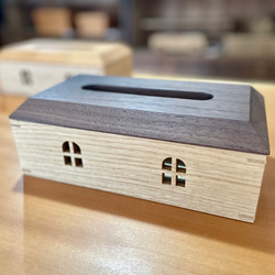 黒い屋根のお家のティッシュケース 3枚目の画像