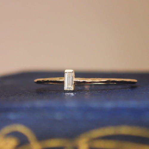 バゲットカット ダイヤモンド リング 縦タイプ〔K10/シンプル/華奢