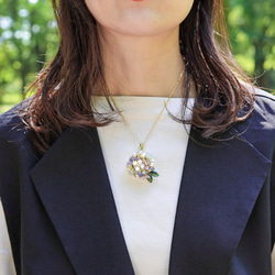 繡球花和棉珍珠兩用胸針和項鍊 第5張的照片