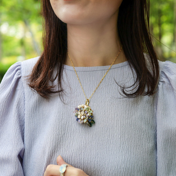 繡球花和棉珍珠兩用胸針和項鍊 第2張的照片