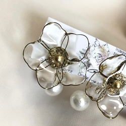 【受注制作】clear antique flowers ♦︎ ジグザグ コットンパール 2way ピアス/イヤリング 9枚目の画像