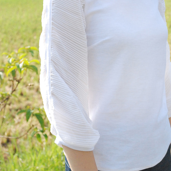 白色打摺半袖棉質T-Shirt 第8張的照片
