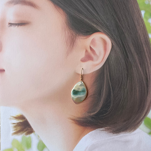 夜光貝《leaf》14kgf ピアス (イヤリング変更可) ピアス（フック