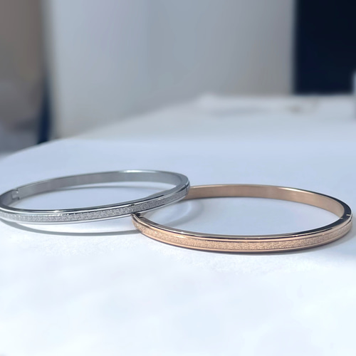 豪華　K18 バングル　ピンクゴールド　マットよりのスターダスト加工 豪華 K18 バングル ピンクゴールド マットよりのスターダスト加工