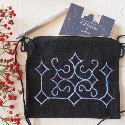 アイヌ文様 両面刺繍 厚地黒リネンに☆御希望の色糸で ポーチ 