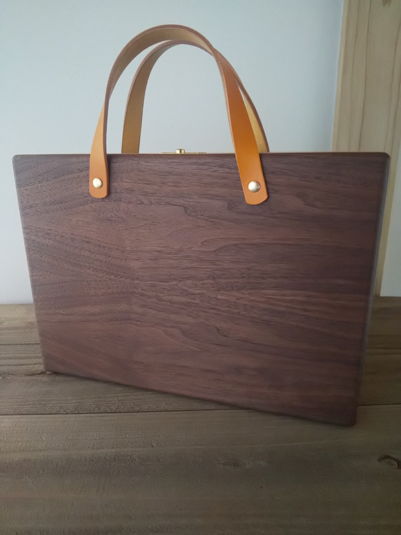 木製アタッシュケース　【ウォールナット×タモ】　ビジネスバッグ　木と革と真鍮 1枚目の画像