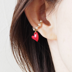 クリスタルパールとローズレッド♡ジュエルハートのイヤーカフ（片耳用