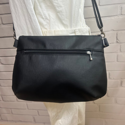 ファスナーポケット付き コロンとした 濡れても安心 合皮puレザー